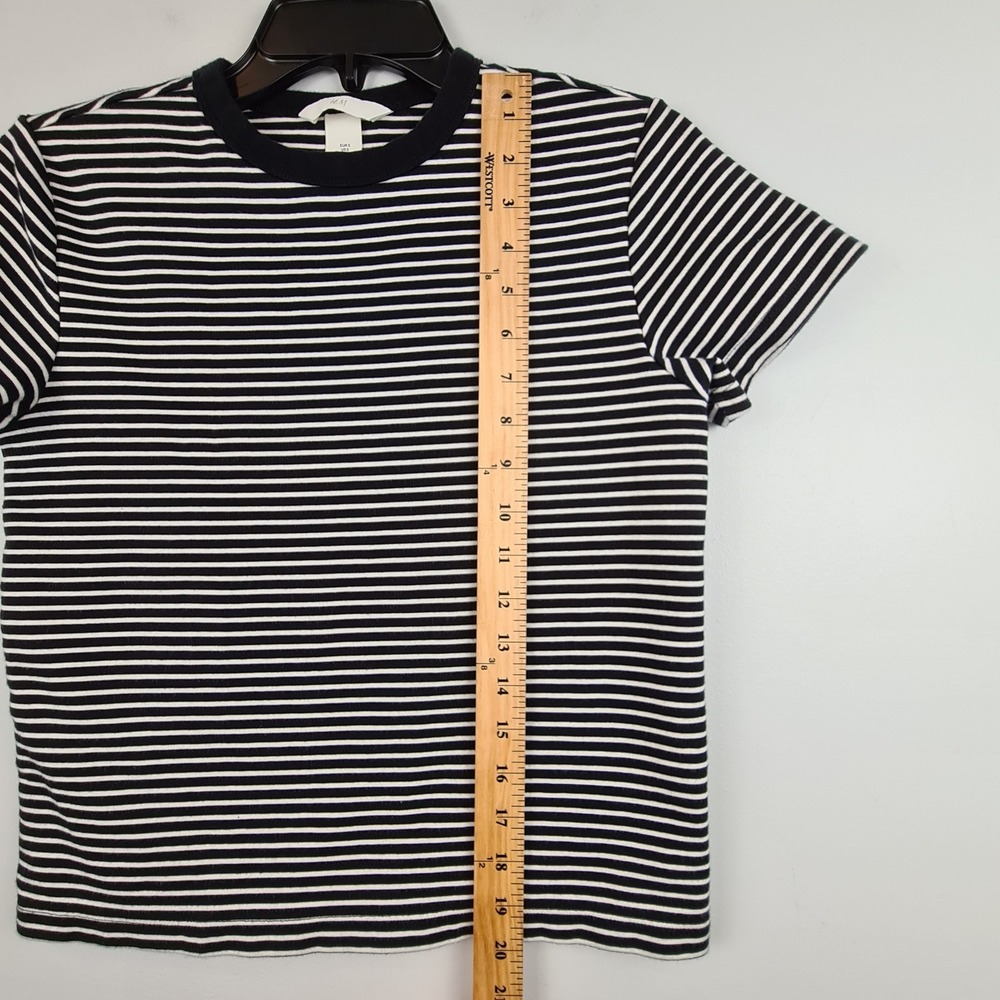 H&M Womens Black White Stripped T-Shirt Small Short Sleeve Crew Neck Cropped Top - Picture 4 of 6